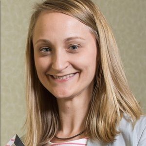 Meet your Posher, Dee Dee